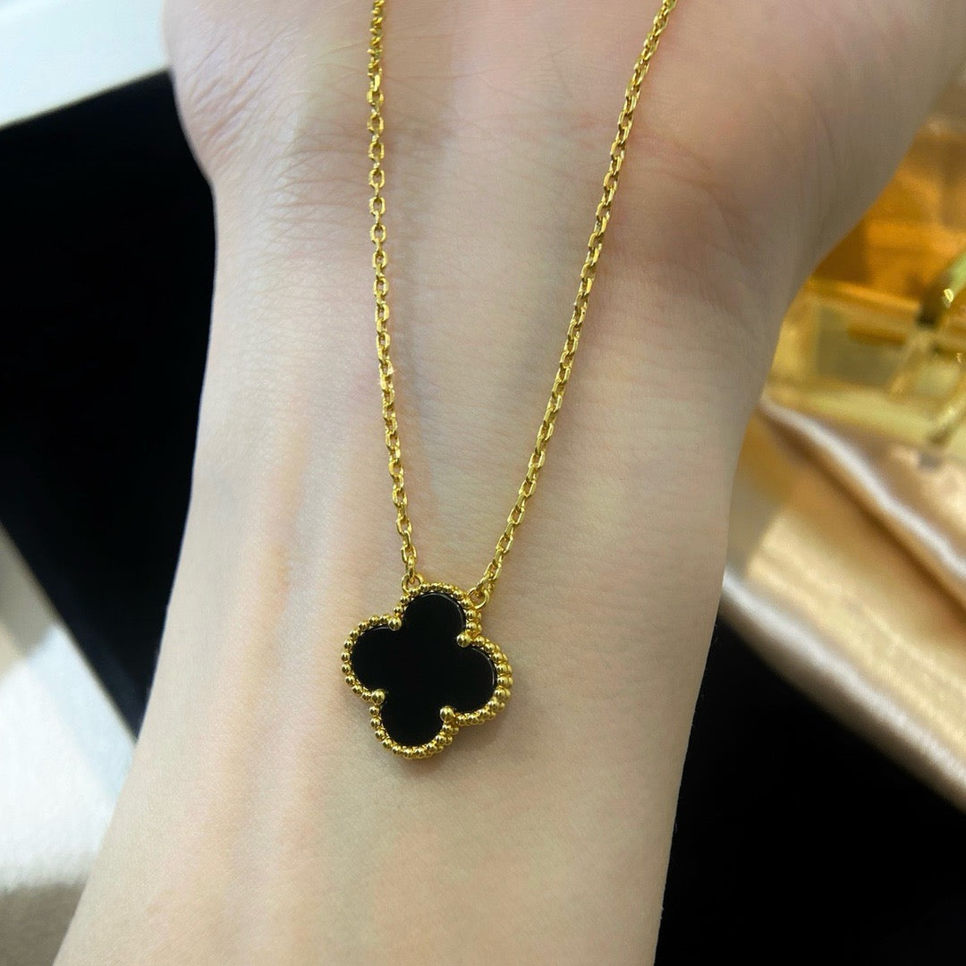 ˇGilded EraˇCLOVER 15MM BLACK ONYX SINGLE FLOWER NECKLACE