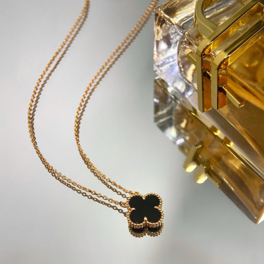 ˇGilded EraˇCLOVER 15MM BLACK ONYX SINGLE FLOWER NECKLACE