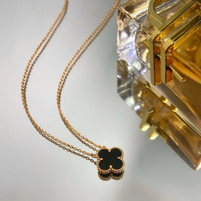 ˇGilded EraˇCLOVER 15MM BLACK ONYX SINGLE FLOWER NECKLACE