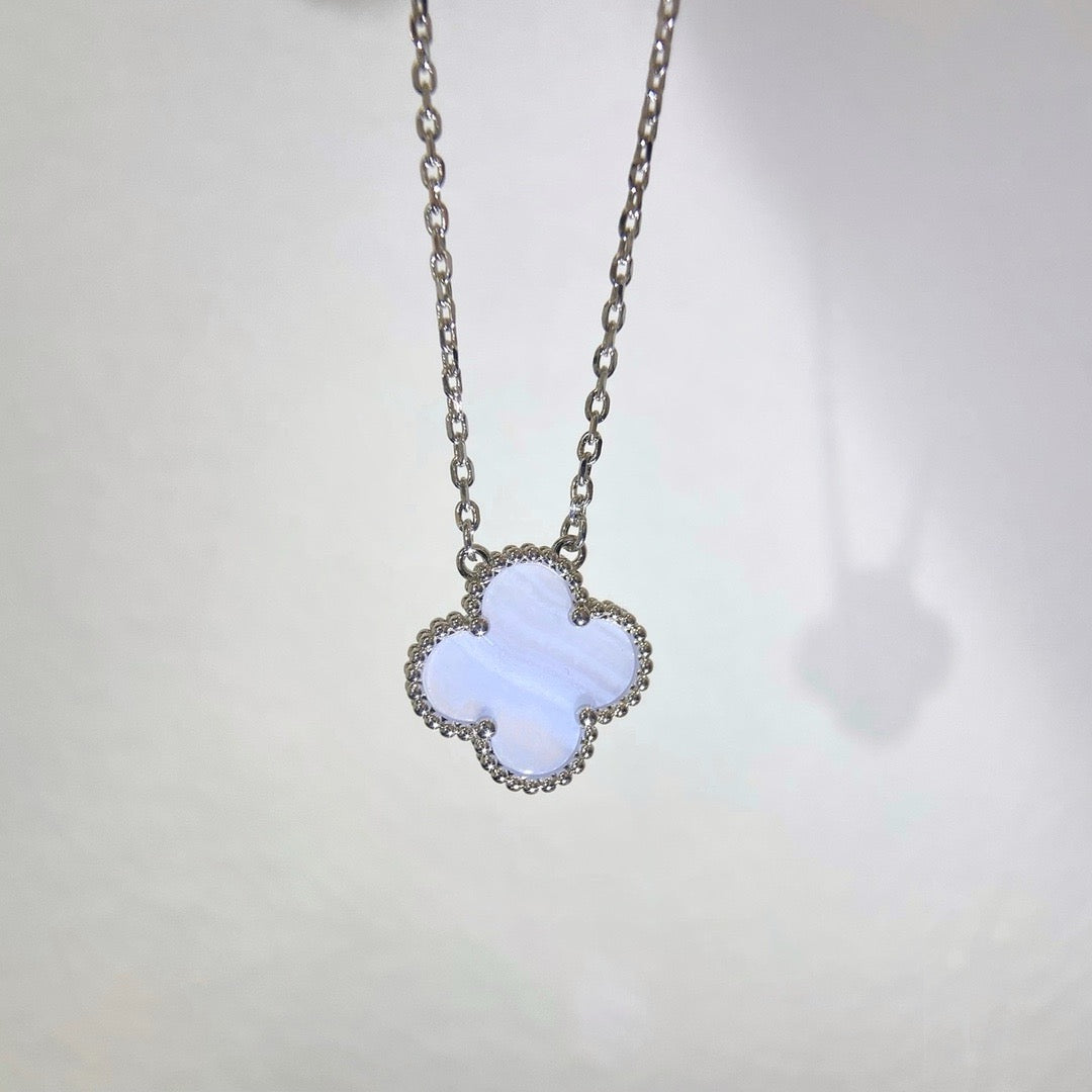ˇGilded EraˇCLOVER 15MM BLUE CHALCEDONY NECKLACE SILVER