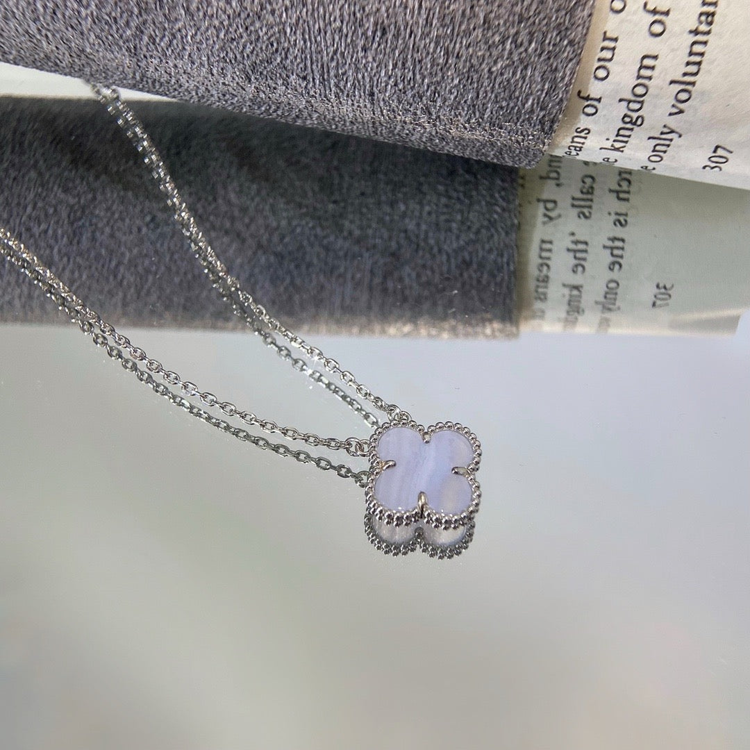 ˇGilded EraˇCLOVER 15MM BLUE CHALCEDONY NECKLACE SILVER