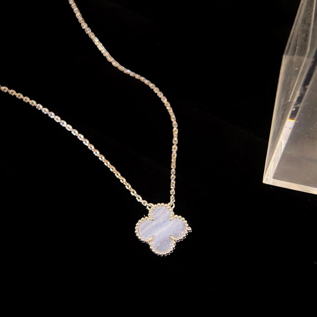ˇGilded EraˇCLOVER 15MM BLUE CHALCEDONY NECKLACE SILVER