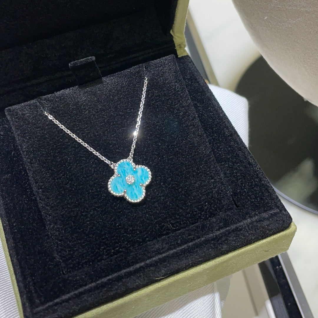 ˇGilded EraˇCLOVER 15MM DIAMOND SVRES PORCELAIN  NECKLACE SILVER