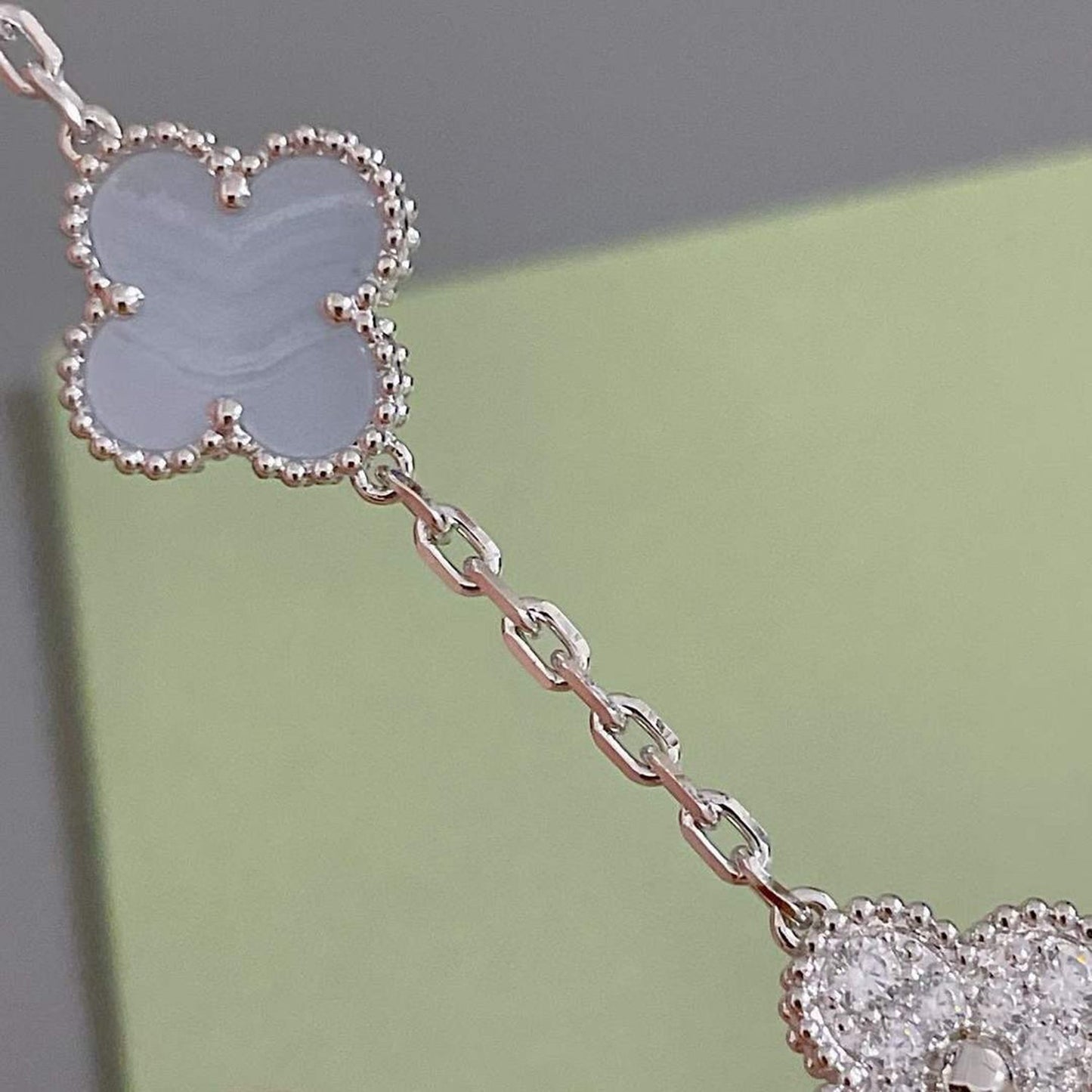 ˇGilded EraˇCLOVER  5 MOTIF DIAMOND PURPLE CHALCEDONY BRACELET SILVER