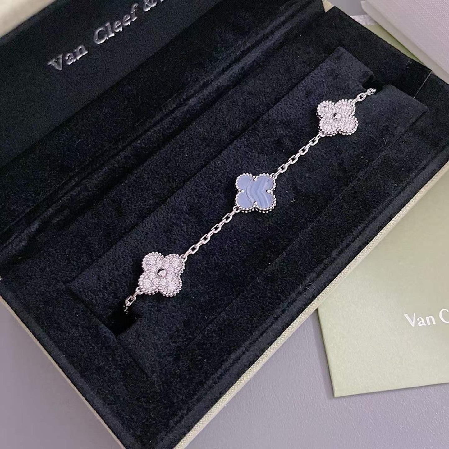 ˇGilded EraˇCLOVER  5 MOTIF DIAMOND PURPLE CHALCEDONY BRACELET SILVER