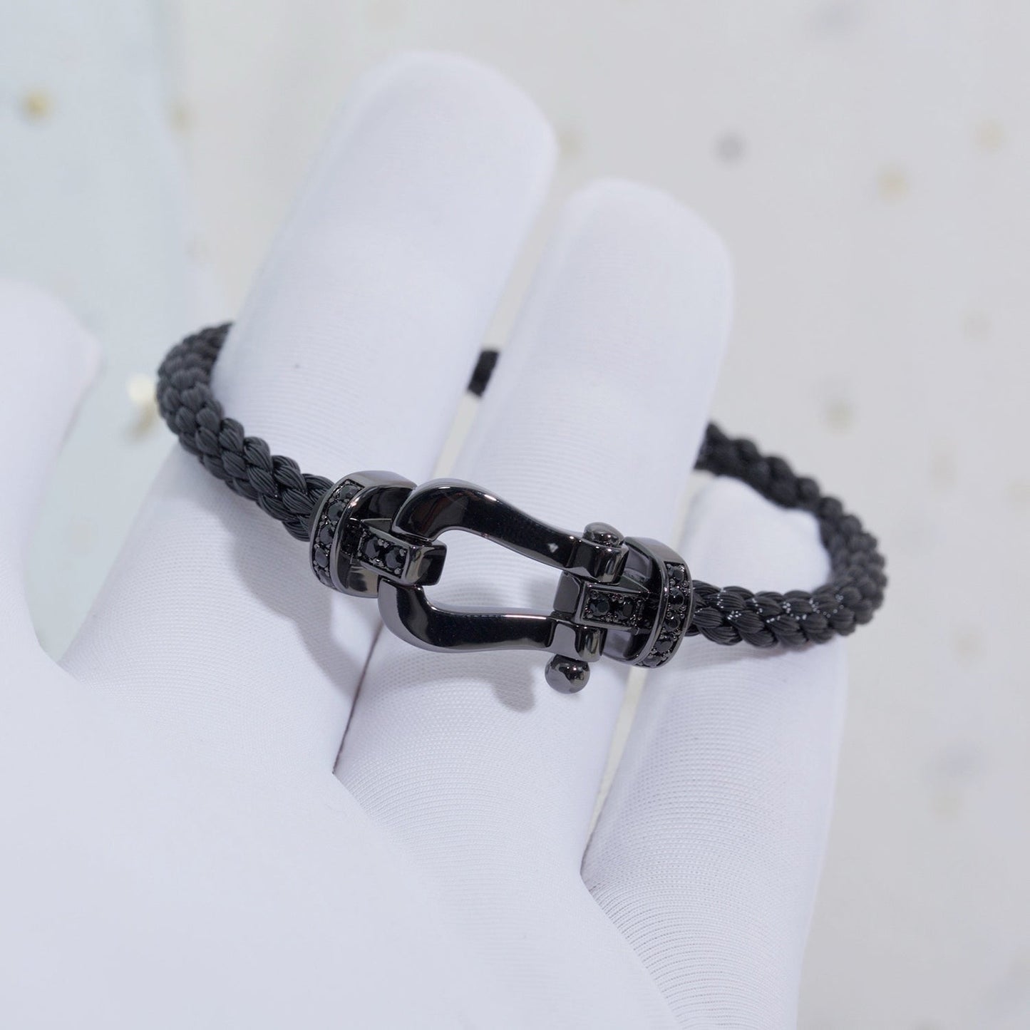 ˇGilded EraˇFORCE LARGE SERIES HORSESHOE BLACK SAMURAI BRACELET