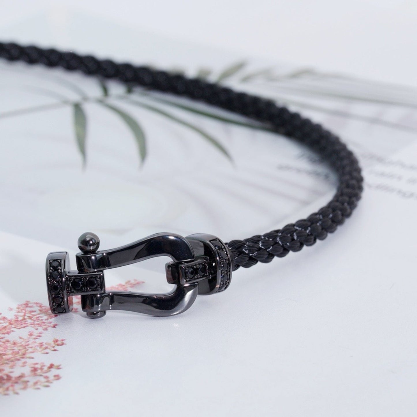ˇGilded EraˇFORCE LARGE SERIES HORSESHOE BLACK SAMURAI BRACELET