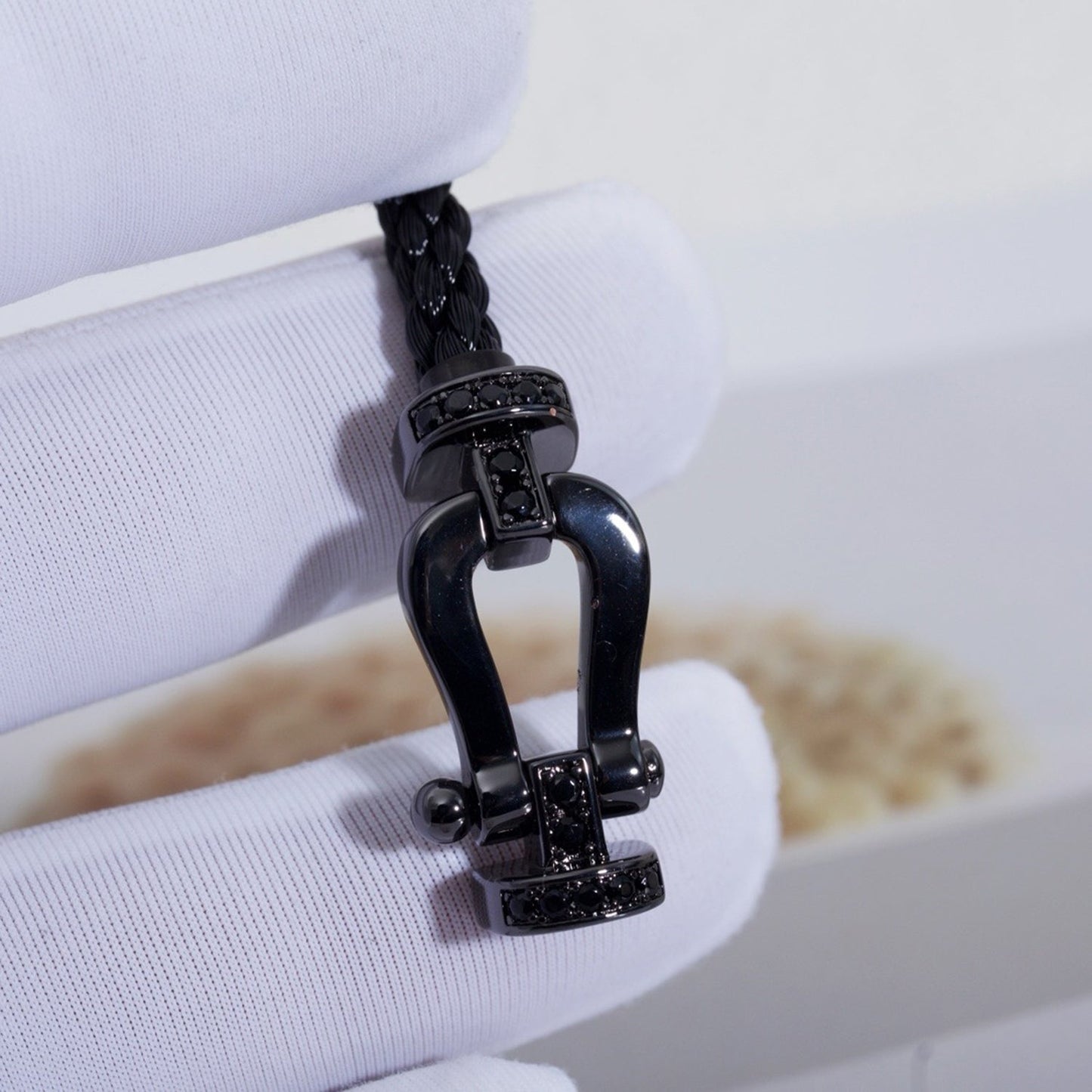 ˇGilded EraˇFORCE LARGE SERIES HORSESHOE BLACK SAMURAI BRACELET