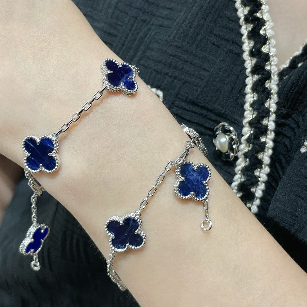 ˇGilded EraˇCLOVER 5 MOTIF PIETERSITE SILVER BRACELET