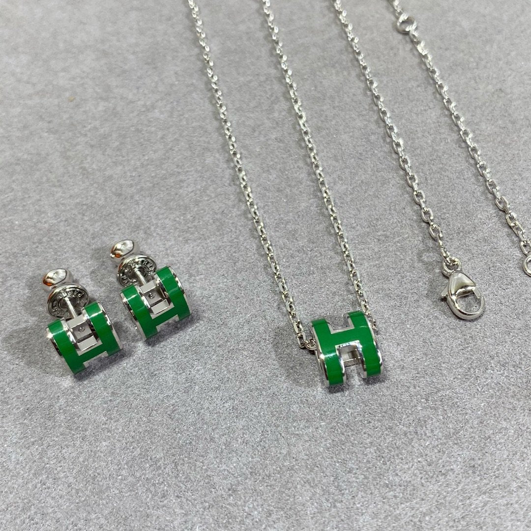 ˇGilded EraˇPOP H GREEN NECKLACE SILVER AND GOLD