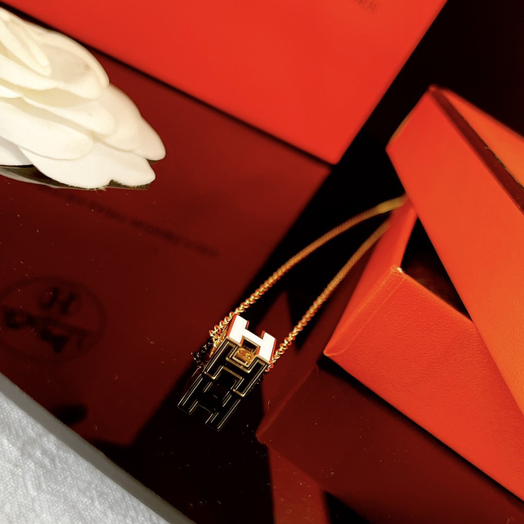 ˇGilded EraˇH WHITE SQUARE GOLD NECKLACE
