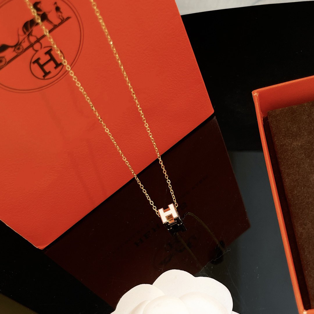 ˇGilded EraˇH WHITE SQUARE GOLD NECKLACE