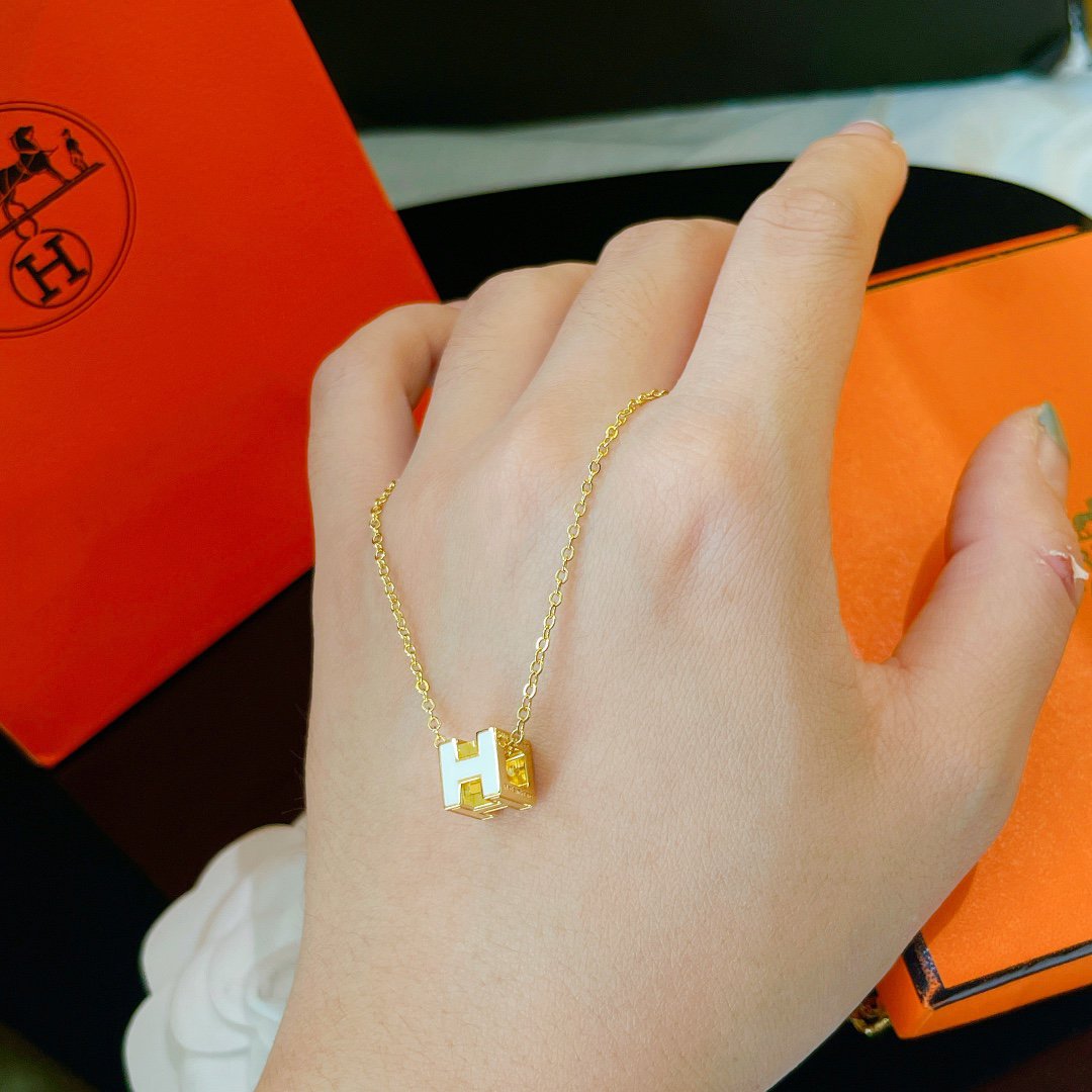 ˇGilded EraˇH WHITE SQUARE GOLD NECKLACE