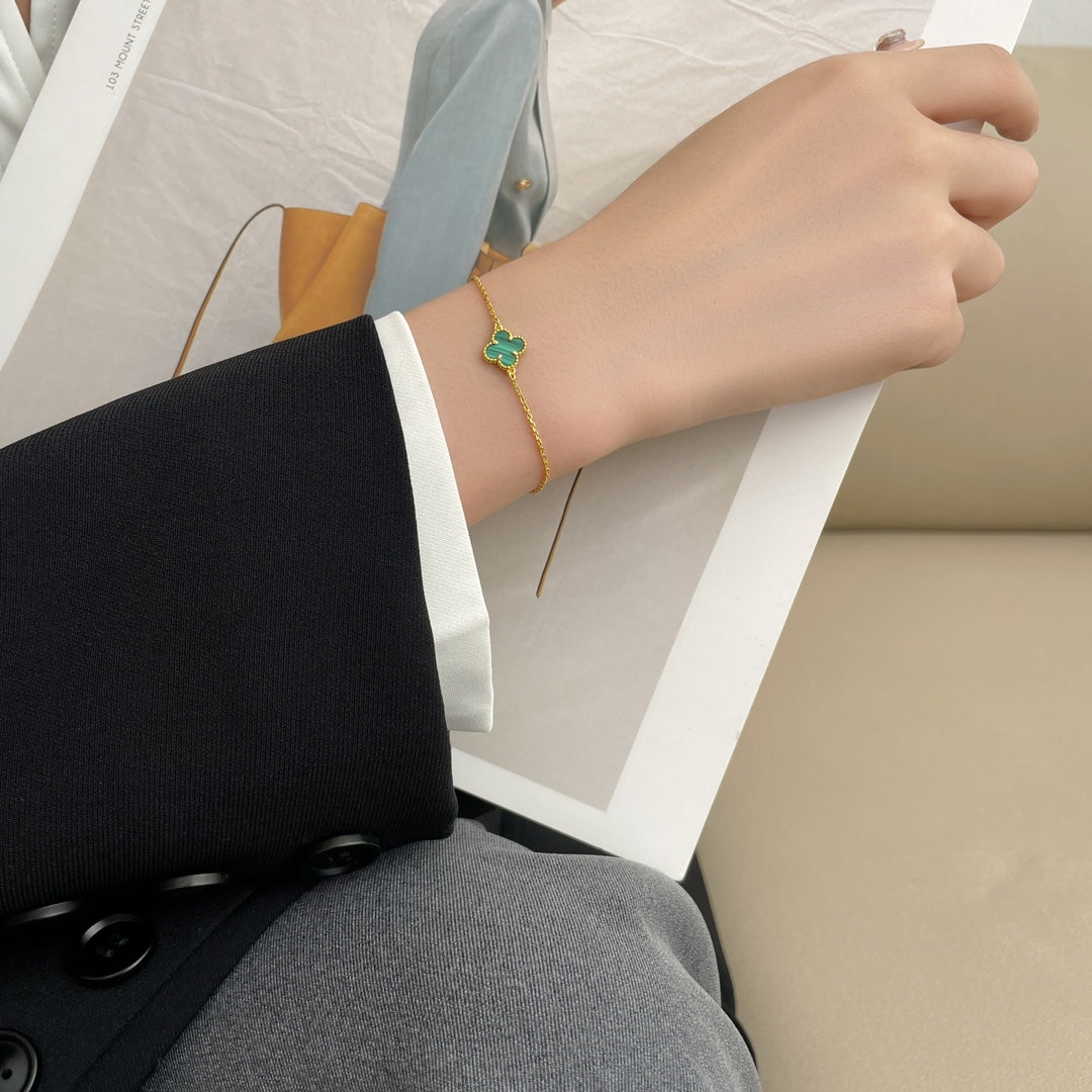 ˇGilded EraˇCLOVER BRACELET MALACHITE 1 MOTIF