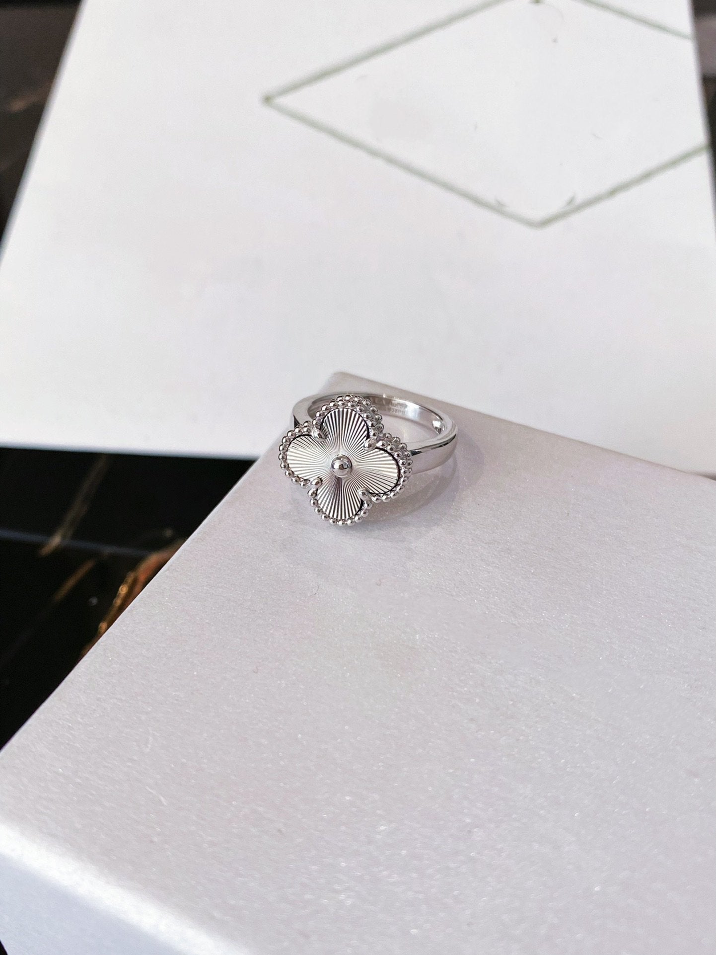 ˇGilded EraˇCLOVER SILVER RING