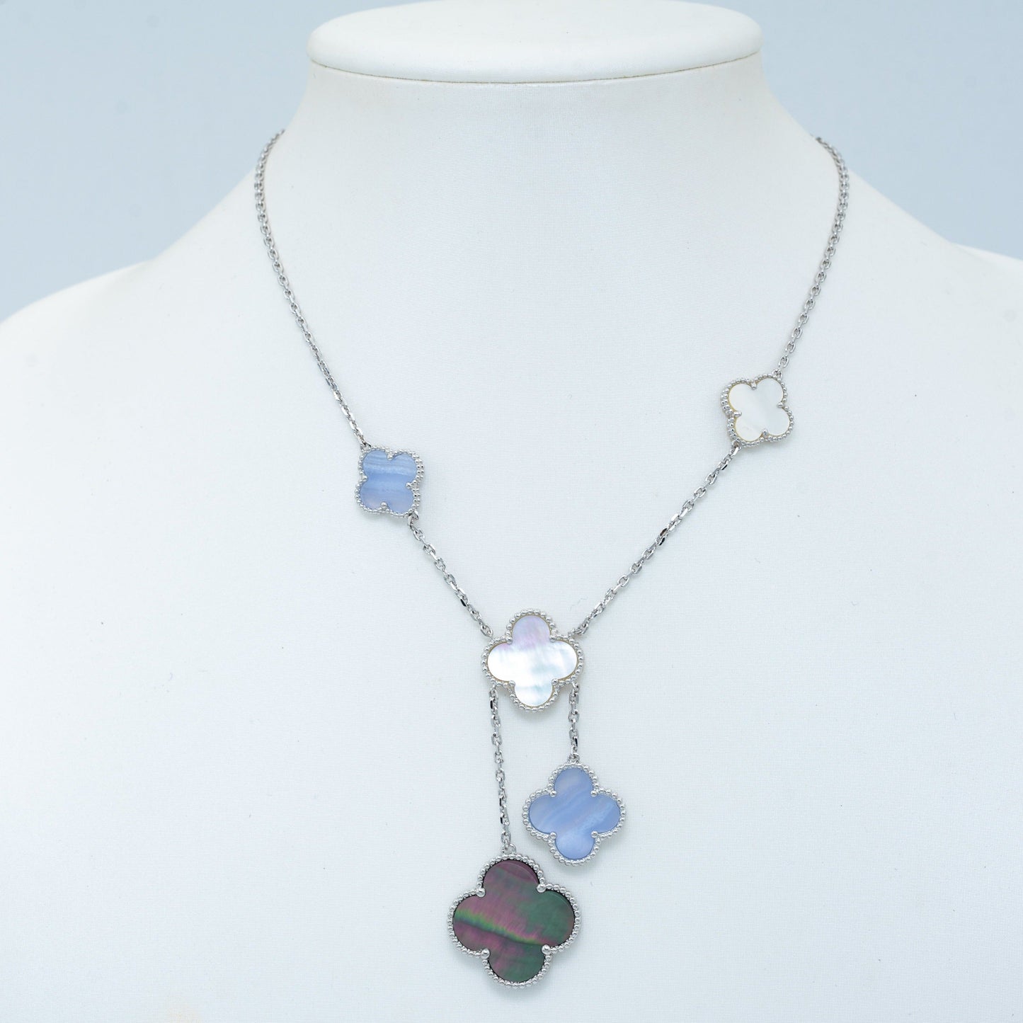 ˇGilded EraˇCLOVER MOP CHALCEDONY NECKLACE SILVER 6 MOTIF