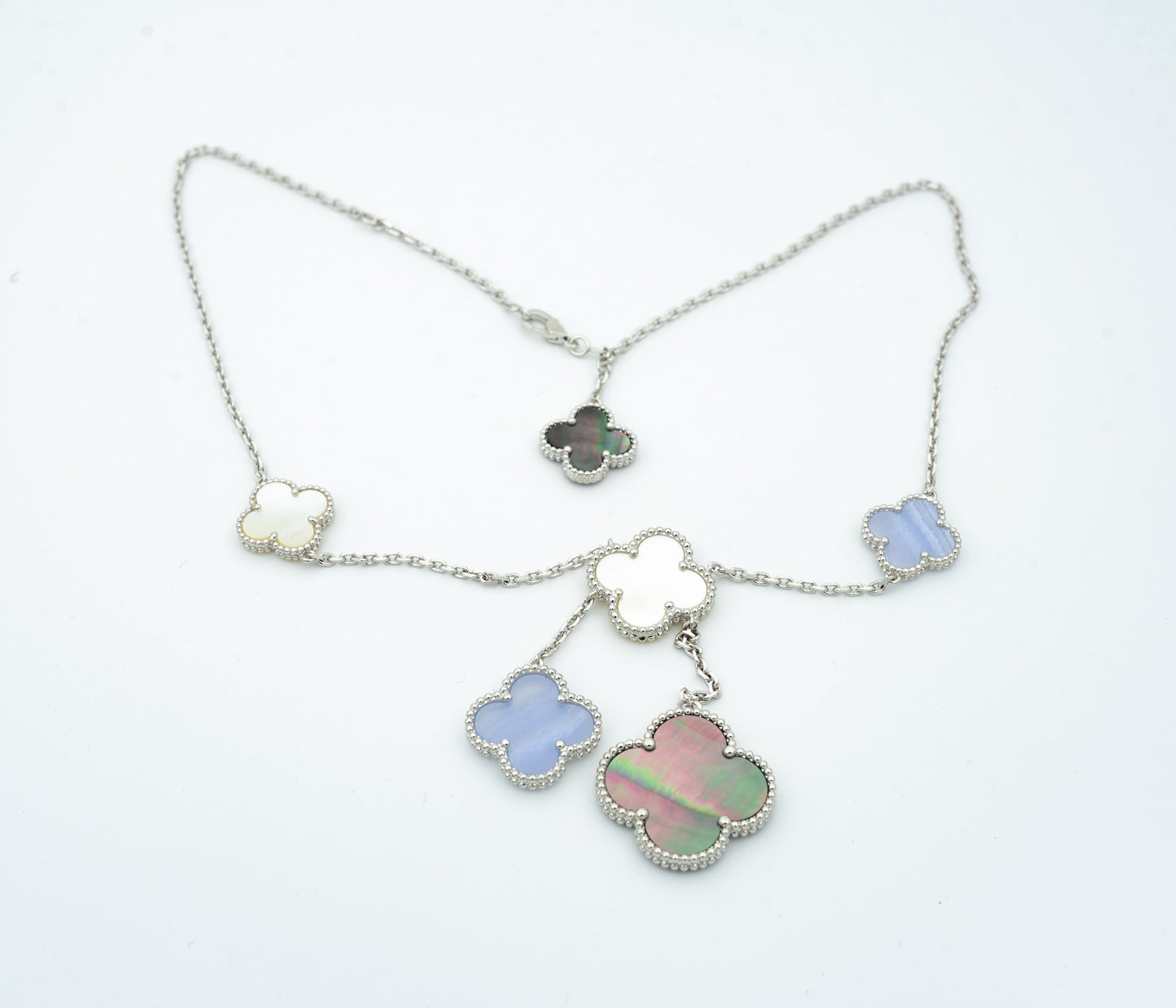 ˇGilded EraˇCLOVER MOP CHALCEDONY NECKLACE SILVER 6 MOTIF