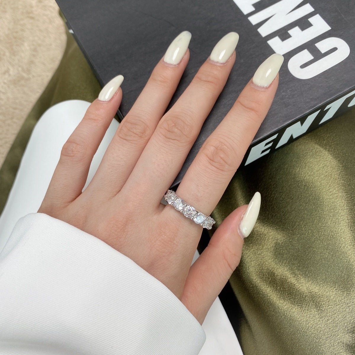 [STREET]Gorgeous Round Cut Tennis Ring