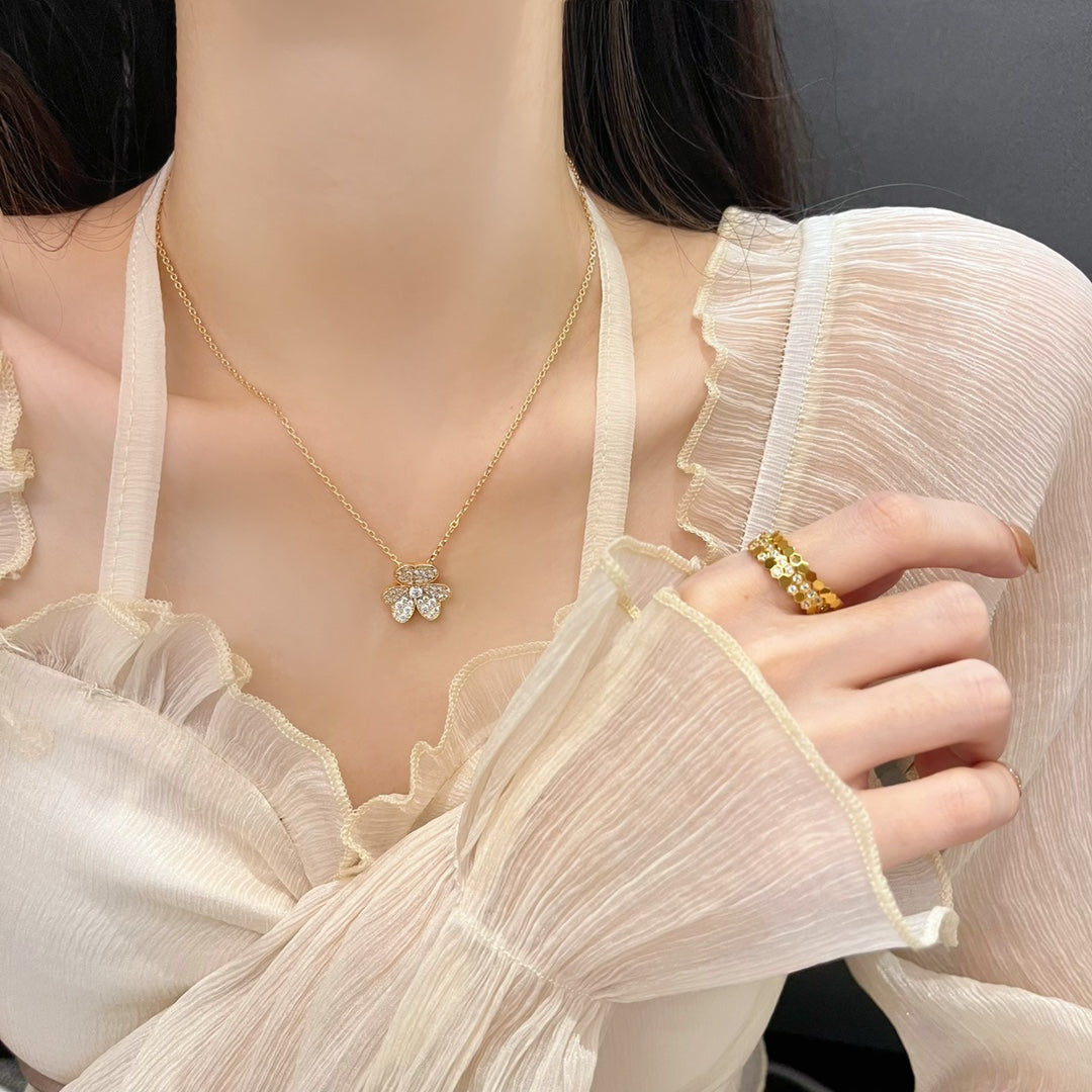 ˇGilded EraˇFLOWER DIAMOND NECKLACE