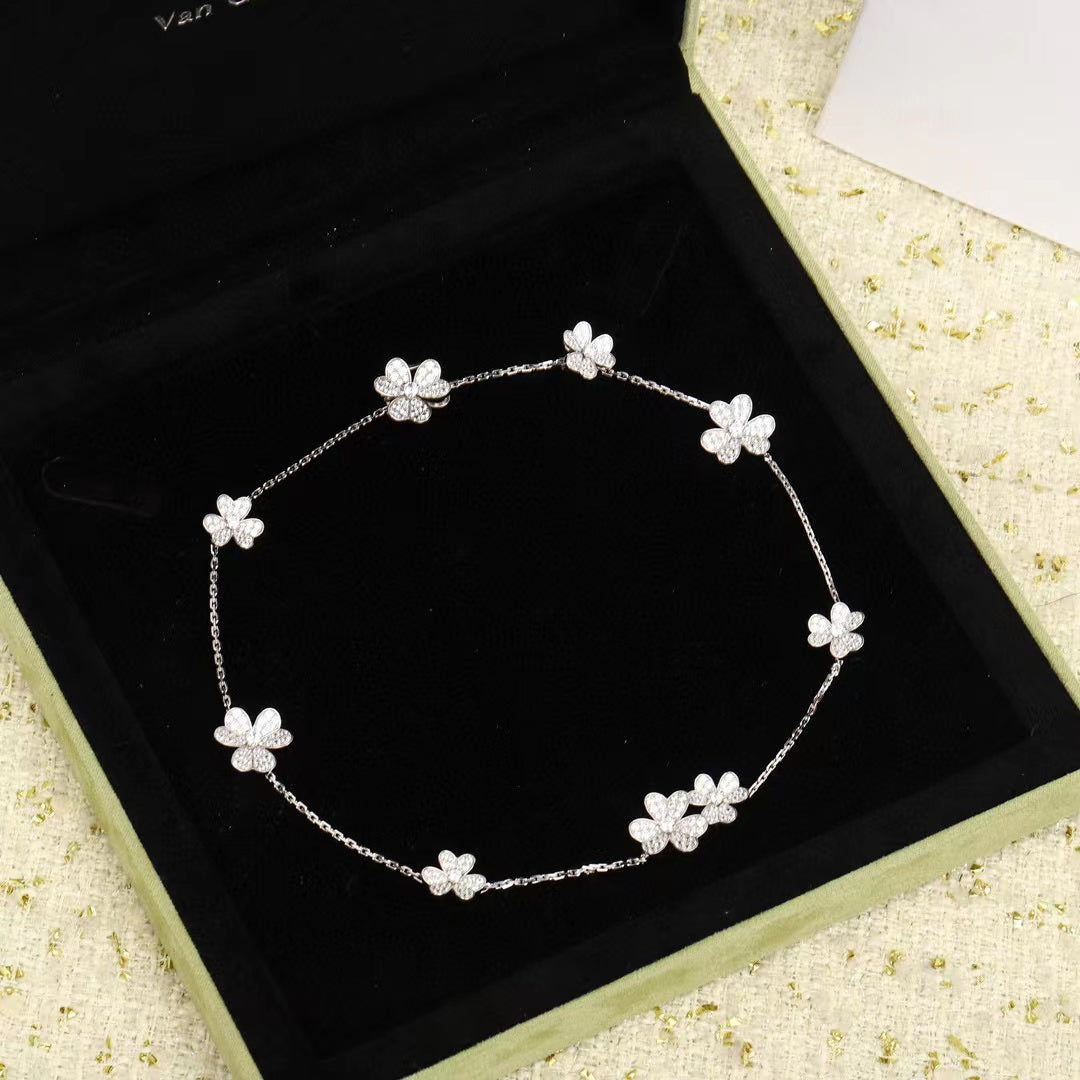 ˇGilded EraˇFRIVOLE SILVER 9 FLOWERS NECKLACE