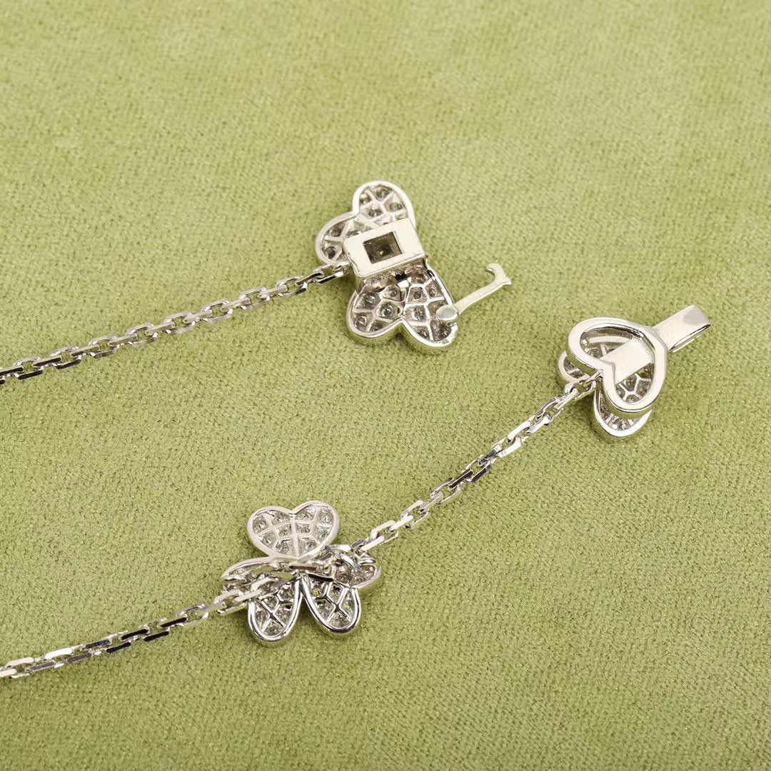 ˇGilded EraˇFRIVOLE SILVER 9 FLOWERS NECKLACE