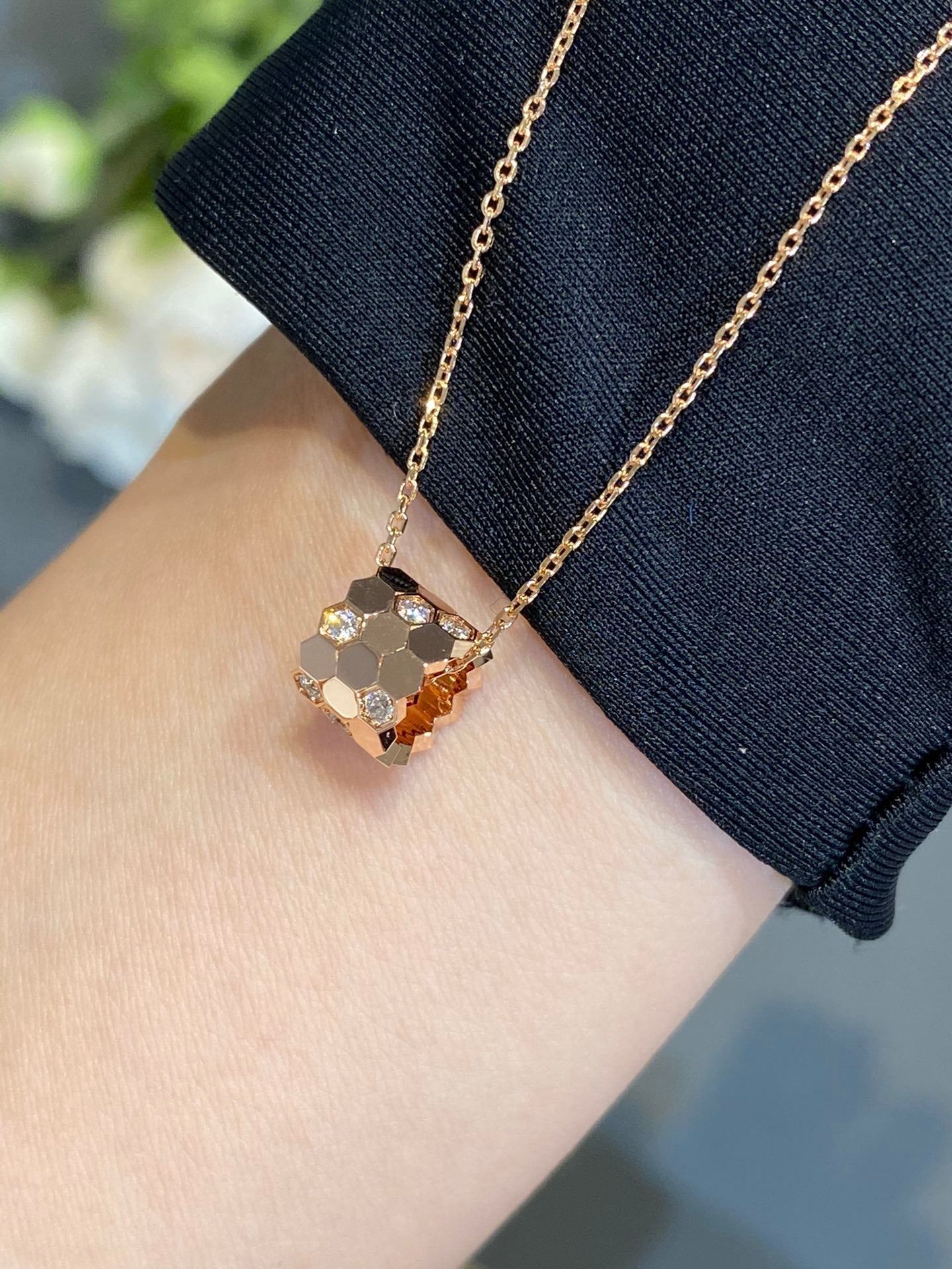 ˇGilded EraˇBEE LOVE DIAMOND NECKLACE