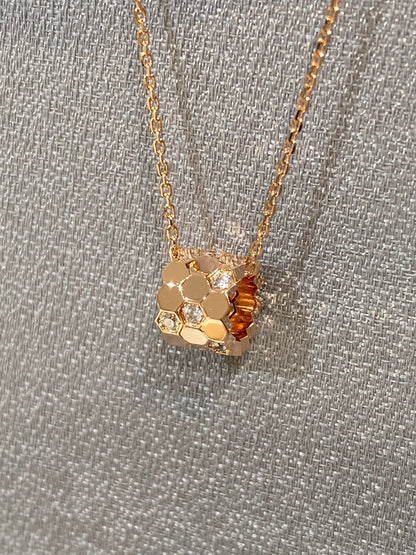 ˇGilded EraˇBEE LOVE DIAMOND NECKLACE