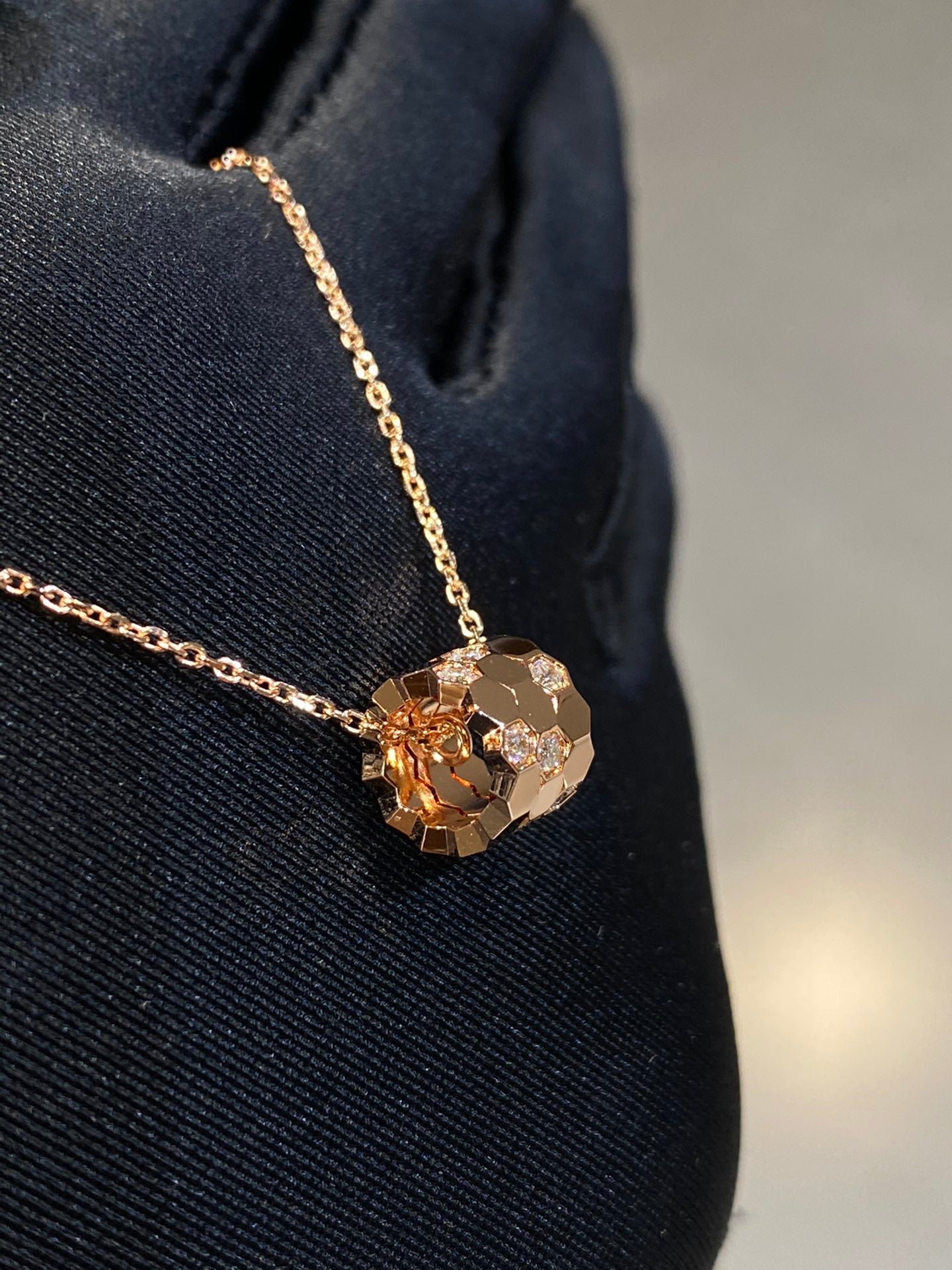ˇGilded EraˇBEE LOVE DIAMOND NECKLACE