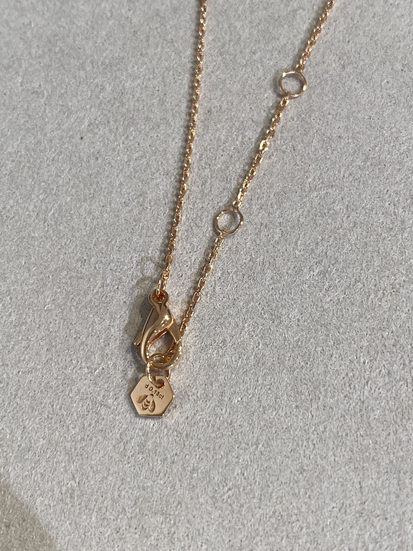 ˇGilded EraˇBEE LOVE DIAMOND NECKLACE