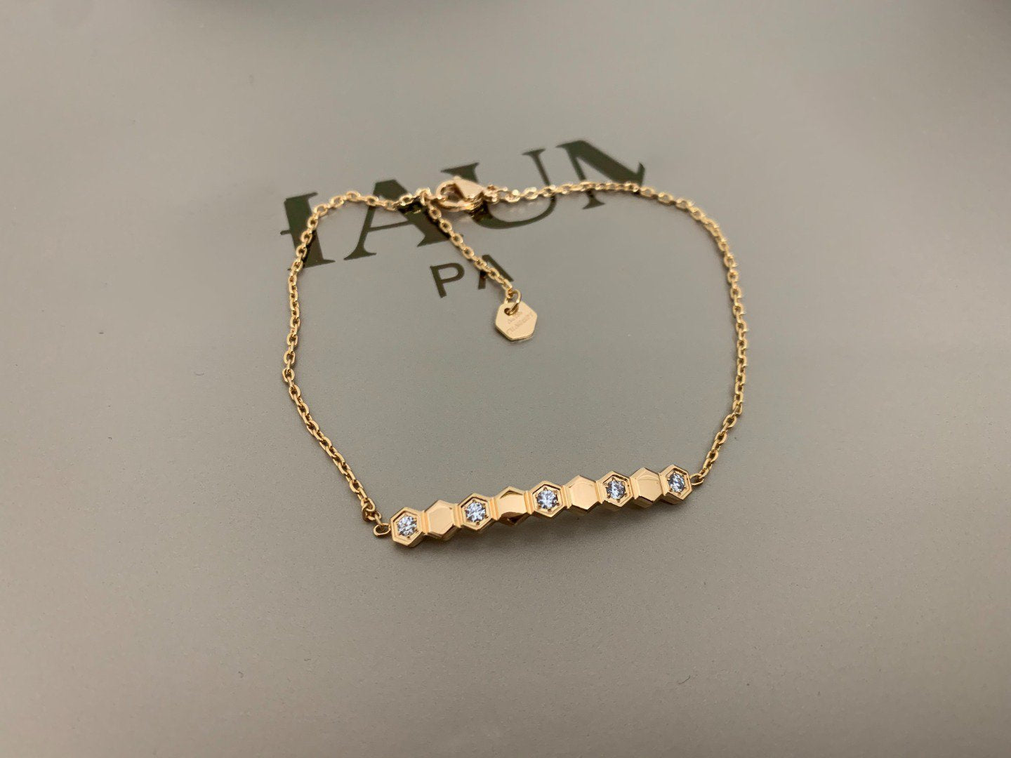 ˇGilded EraˇBEE LOVE BRACELET DIAMOND