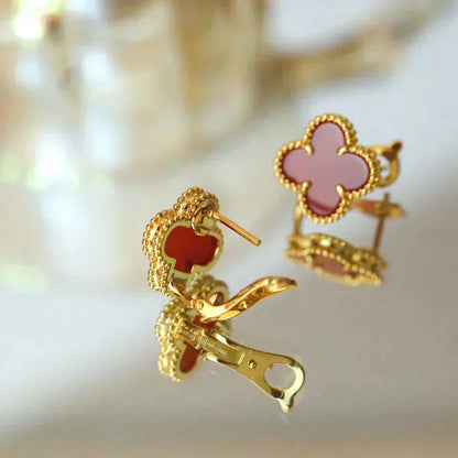 ˇGilded EraˇCLOVER MEDIUM 1 MOTIFS CARNELIAN  EARRINGS