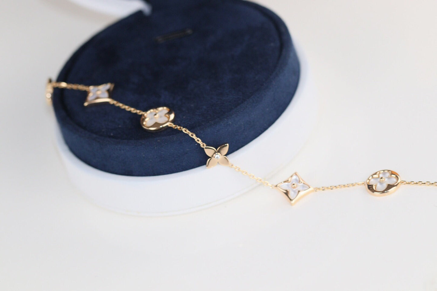 ˇGilded EraˇLEAF CLOVER BRACELET
