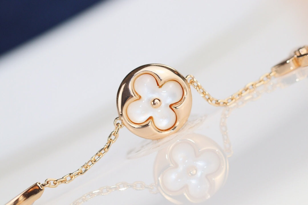 ˇGilded EraˇLEAF CLOVER BRACELET