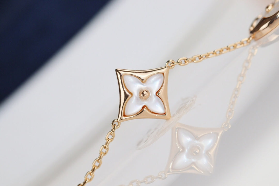 ˇGilded EraˇLEAF CLOVER BRACELET