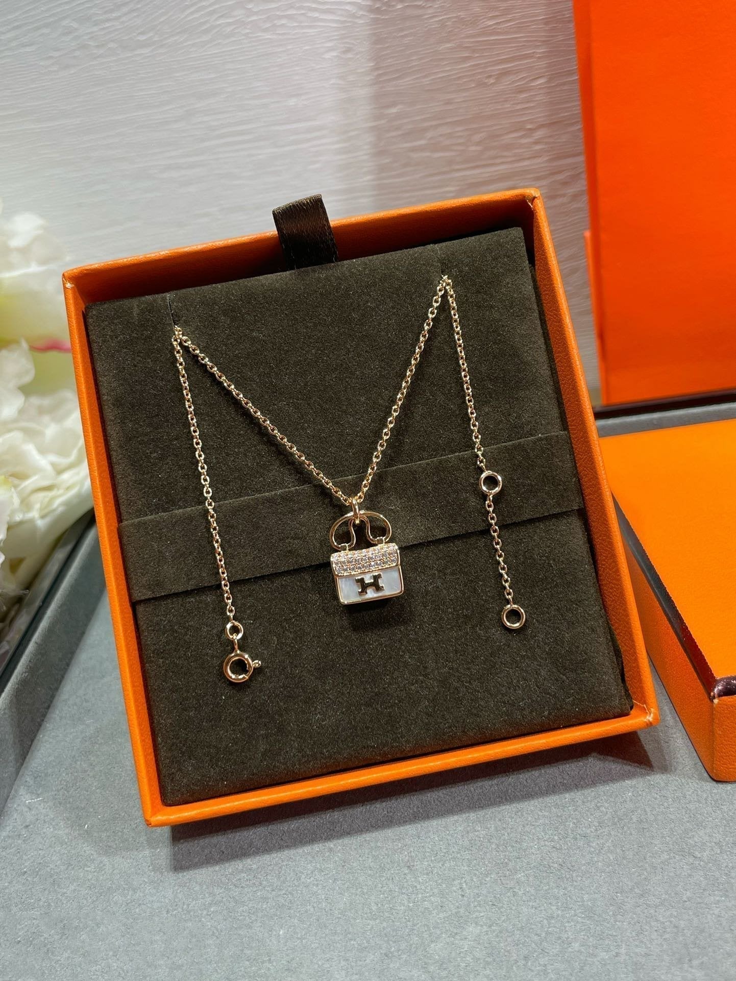 ˇGilded EraˇH CIRCE MOISSANITE PENDANT NECKLACE GOLD