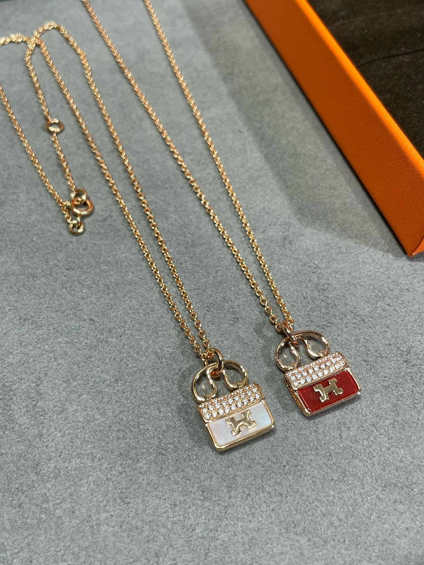 ˇGilded EraˇH CIRCE MOISSANITE PENDANT NECKLACE GOLD