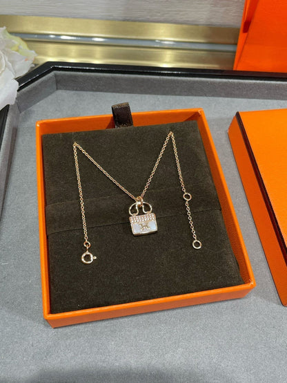 ˇGilded EraˇH CIRCE MOISSANITE PENDANT NECKLACE GOLD