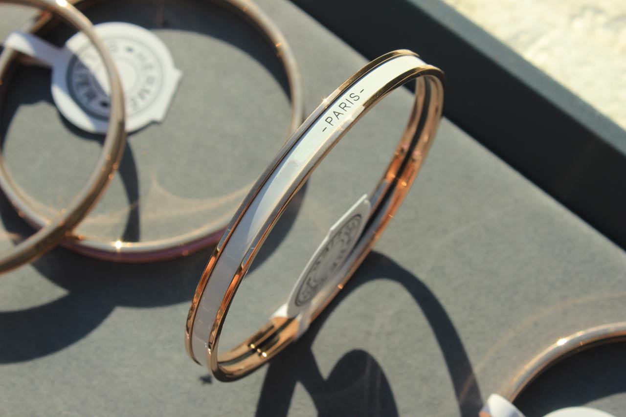 ˇGilded EraˇHM UNI BANGLE BAG