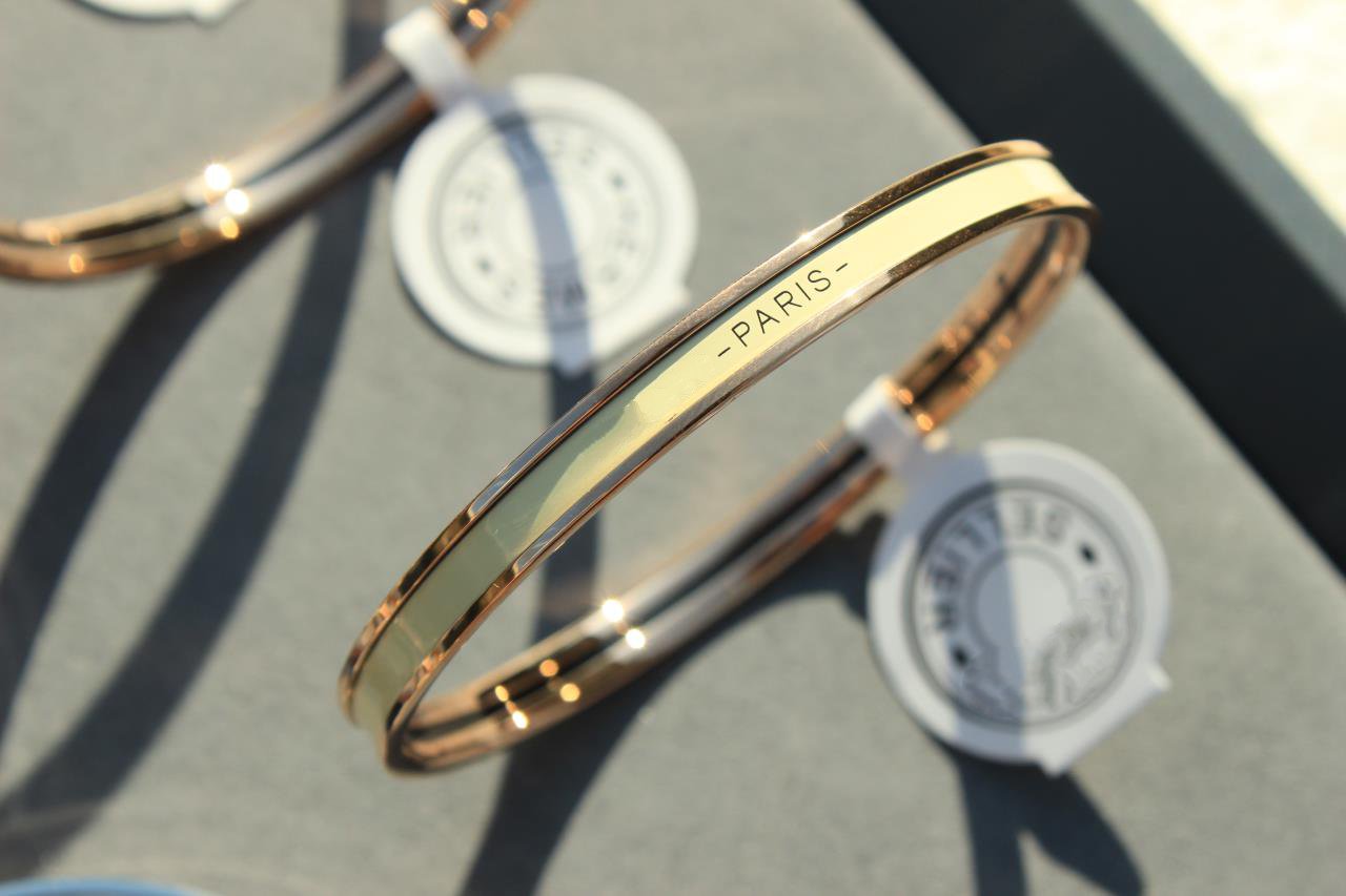 ˇGilded EraˇHM UNI BANGLE BAG