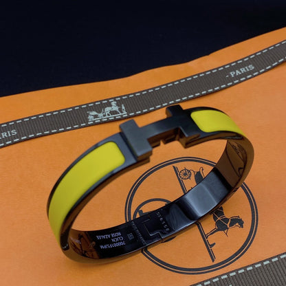 ˇGilded EraˇCLIC HM SO BLACK YELLOW BRACELET