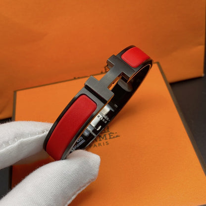 ˇGilded EraˇCLIC HM SO BLACK RED BRACELET