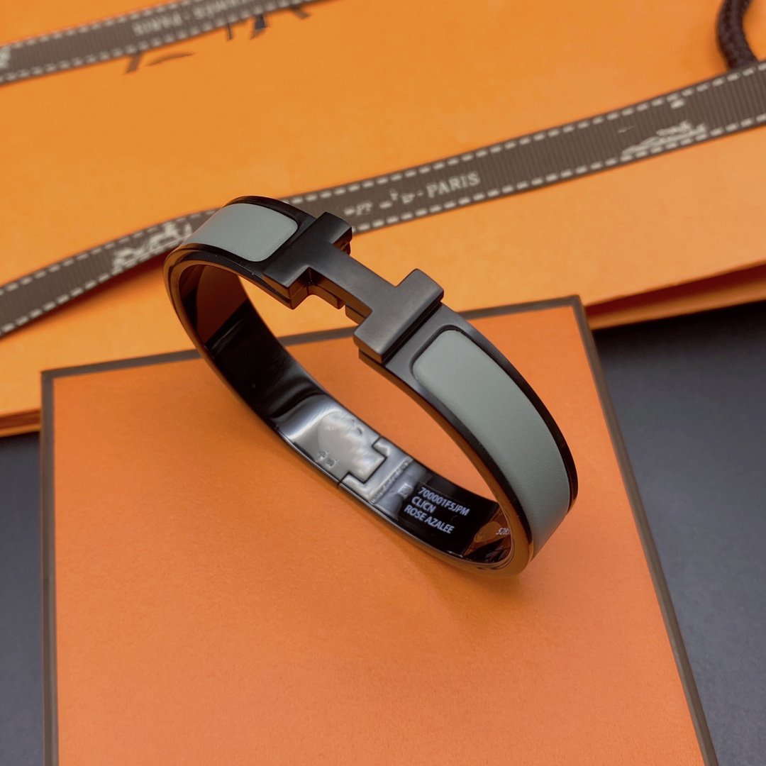 ˇGilded EraˇCLIC HM SO BLACK GREY BRACELET
