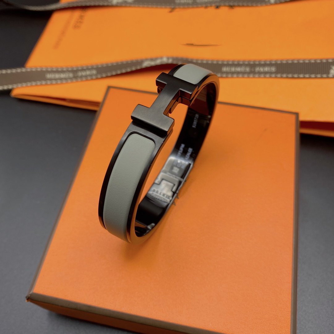 ˇGilded EraˇCLIC HM SO BLACK GREY BRACELET