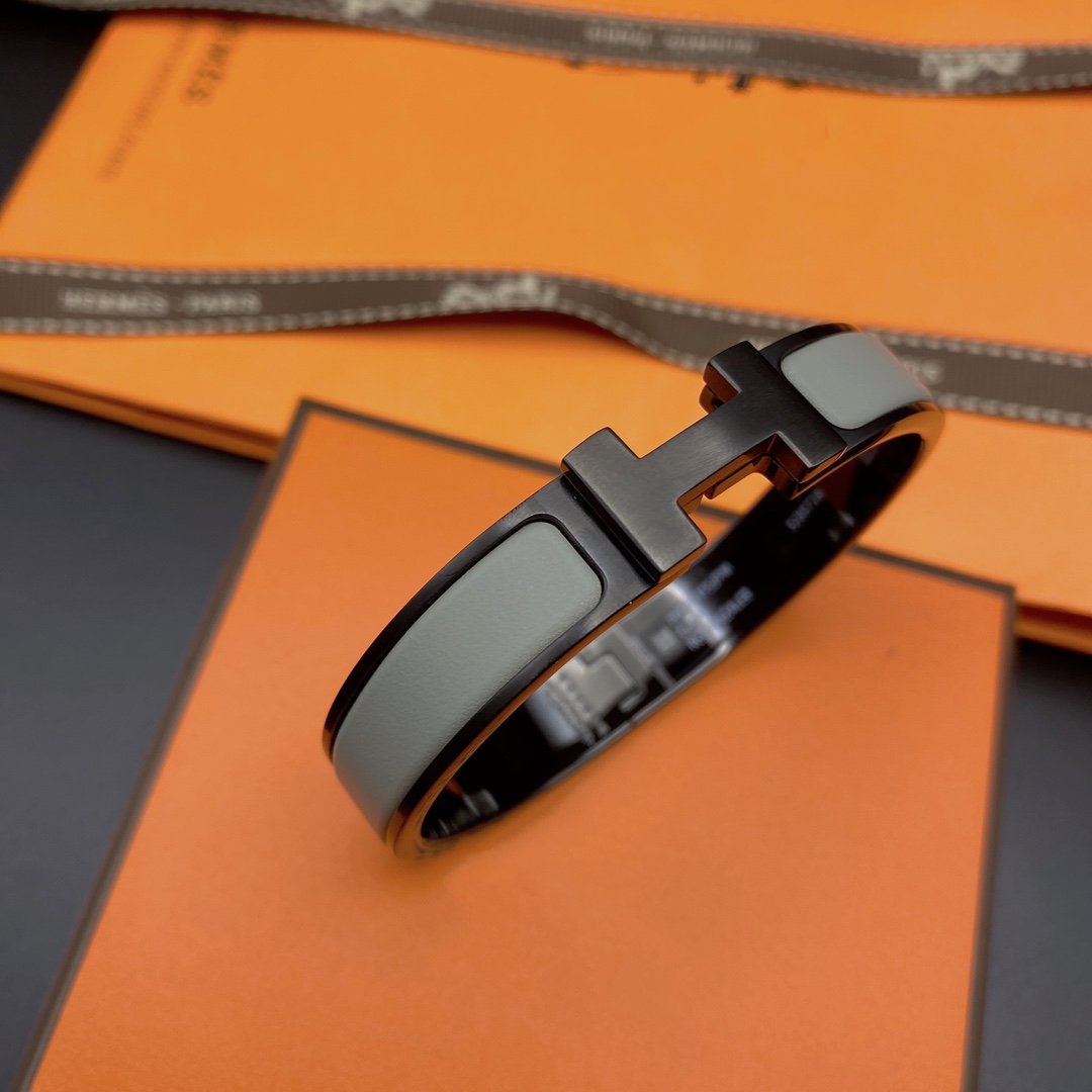 ˇGilded EraˇCLIC HM SO BLACK GREY BRACELET