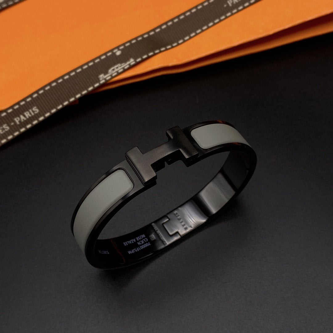 ˇGilded EraˇCLIC HM SO BLACK GREY BRACELET