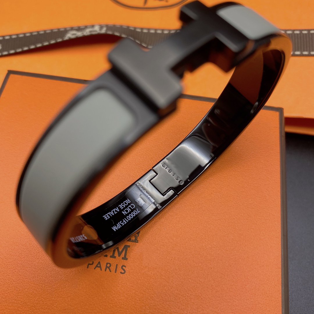ˇGilded EraˇCLIC HM SO BLACK GREY BRACELET
