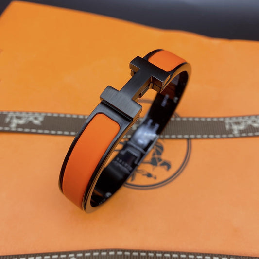 ˇGilded EraˇCLIC HM SO BLACK OREGAN BRACELET
