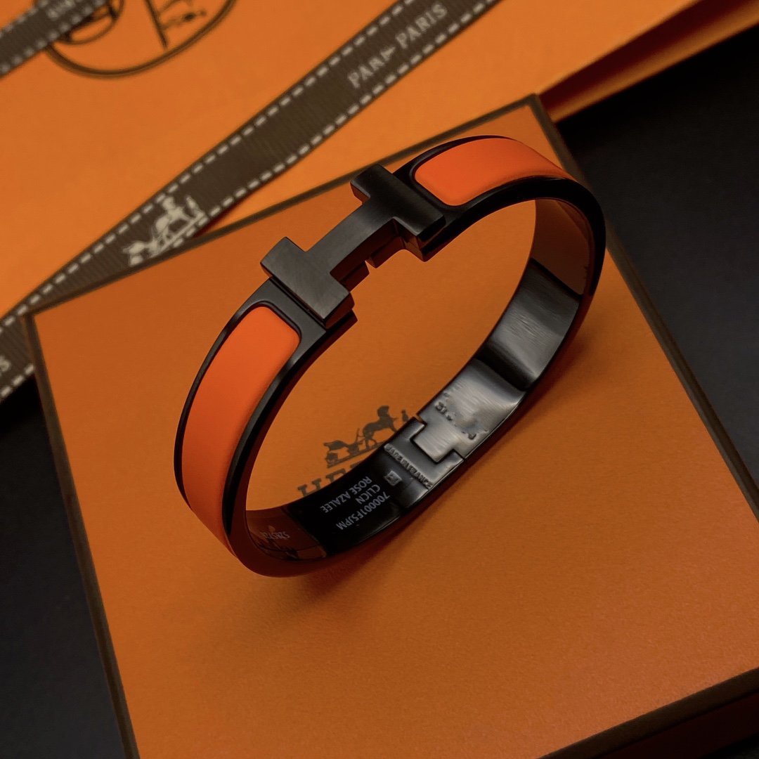 ˇGilded EraˇCLIC HM SO BLACK OREGAN BRACELET
