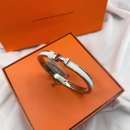 ˇGilded EraˇCLASSIC HM CLIC WHITE 8MM ENAMEL BRACELET