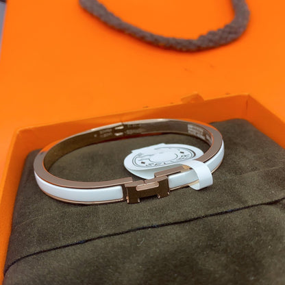 ˇGilded EraˇCLASSIC HM CLIC WHITE 8MM ENAMEL BRACELET
